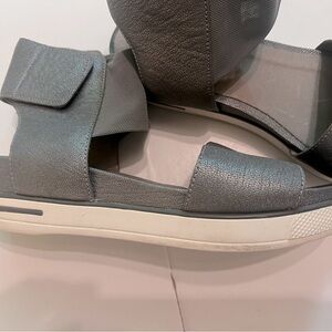 Eileen Fisher Sz 7 platinum sandals